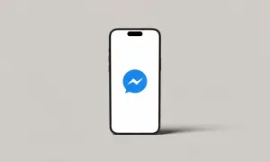 Telefon z ikoną Messengera. Dowiedz się, jak wyłączyć aktywność na Messengerze i Facebooku, by zyskać prywatność.