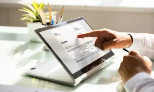 Jak wygląda faktura z Facebooka? Zrozum jej kluczowe elementy