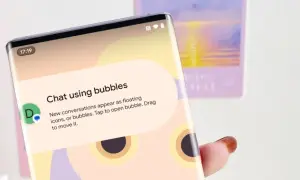 Jak włączyć dymki czatu na Messengerze na iPhonie? Ekran telefonu pokazuje instrukcję "Chat using bubbles", wyjaśniającą jak włączyć pływające okienka.