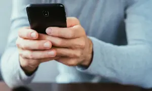 Jak wylogować się z Facebooka na telefonie i uniknąć problemów