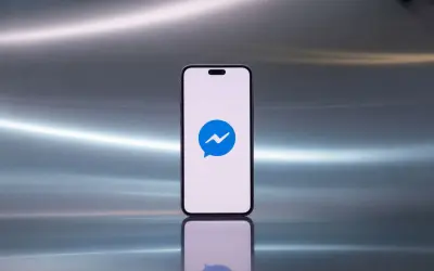 Telefon z ikoną Messengera. Dowiedz się, jak ukryć znajomego na Messengerze, by zachować prywatność.