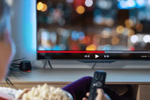 Jak połączyć telefon z telewizorem bezprzewodowo i uniknąć problemów