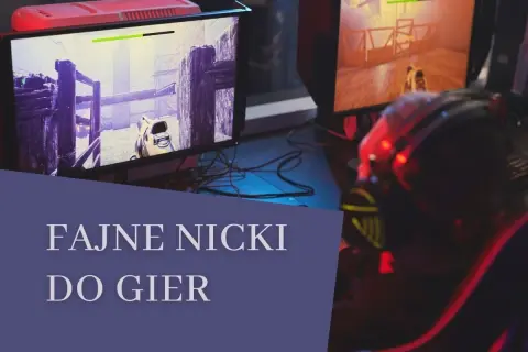 Graczka w słuchawkach z mikrofonem, przed dwoma monitorami z grami. Szukasz fajnych nicków do gier dla dziewczyn?