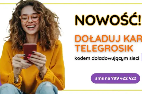 Uśmiechnięta kobieta z telefonem, napis "DOŁADUJ KARTĘ TELEGROSIK kodem sieci PLAY".