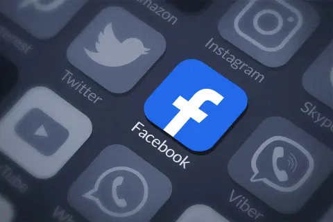 Ikony aplikacji społecznościowych, w tym Facebooka. Zastanawiasz się, czy można odzyskać usunięte konto na FB?