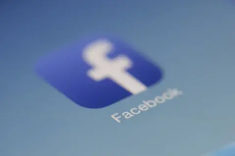 Ikona Facebooka. Dowiedz się, jak zablokować życzenia na FB, aby uniknąć niechcianych powiadomień.