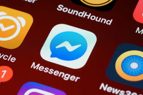Ikona aplikacji Messenger. Zastanawiasz się, czy da się wyłączyć aktywność na Messengerze dla jednej osoby?