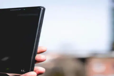 Jak zwiększyć zasięg internetu w telefonie i uniknąć frustracji z sygnałem