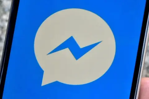 Ikona Messengera na ekranie telefonu. Dowiedz się, jak zainstalować Messengera, aby rozmawiać z przyjaciółmi.