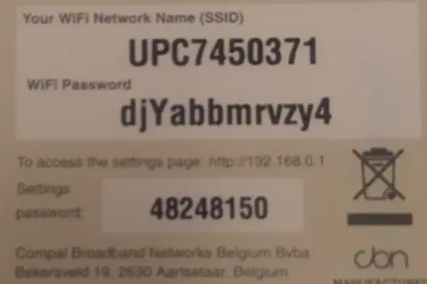 Nazwa sieci WiFi (SSID) to UPC7450371. Hasło do sieci to djYabbmrvzy4.