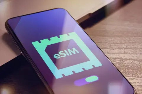eSIM, czyli co to jest i jak aktywować w Orange, Play i Plus