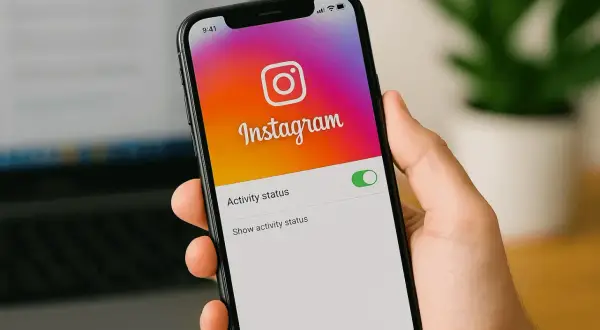 Jak sprawdzić czy ktoś wyłączył status aktywności na Instagramie? Widok ustawień prywatności na telefonie.