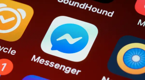 Ikona aplikacji Messenger. Zastanawiasz się, czy da się wyłączyć aktywność na Messengerze dla jednej osoby?