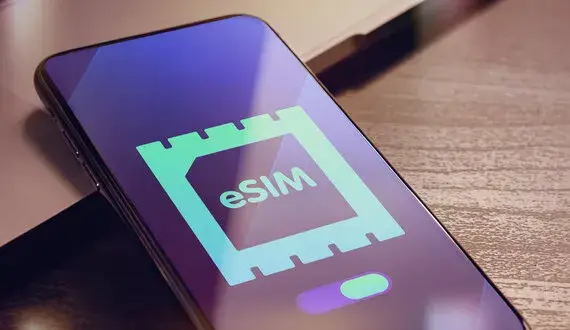 eSIM, czyli co to jest i jak aktywować w Orange, Play i Plus