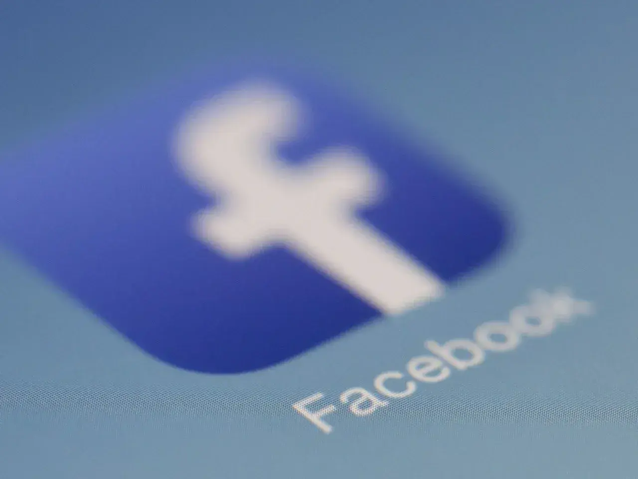 Ikona Facebooka. Dowiedz się, jak wyłączyć dodawanie komentarzy na FB, aby mieć większą kontrolę nad swoimi postami.