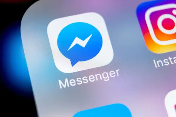 Ikona aplikacji Messenger. Czy druga osoba widzi usunięcie konwersacji?