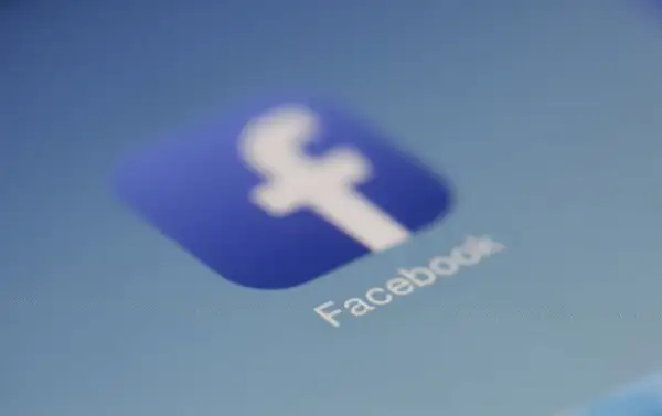 Ikona Facebooka. Dowiedz się, jak zablokować życzenia na FB, aby uniknąć niechcianych powiadomień.