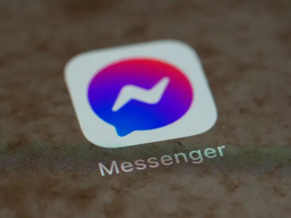 Ikona Messengera. Chcesz wiedzieć, jak zobaczyć czy ktoś jest aktywny na Messengerze? Sprawdź statusy znajomych.