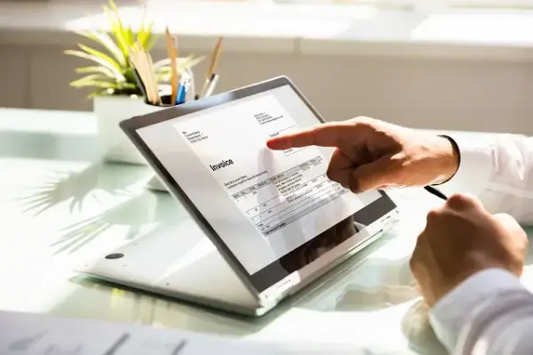 Jak wygląda faktura z Facebooka? Zrozum jej kluczowe elementy