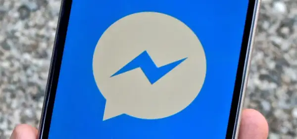 Ikona Messengera na ekranie telefonu. Dowiedz się, jak zainstalować Messengera, aby rozmawiać z przyjaciółmi.