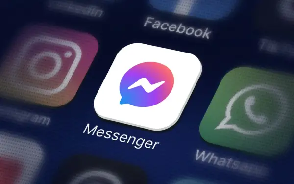 Ikona aplikacji Messenger na tle innych aplikacji. Dowiedz się, jak wydrukować wiadomość z Messengera.